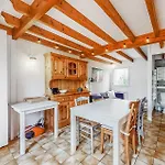 2 Bedroom Nice Home In Saint-Georges-De-Didon Holiday home Saint-Georges-de-Didonne