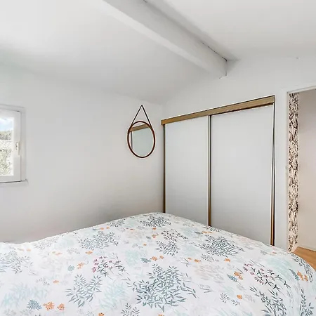 Casa de Férias 2 Bedroom Lovely Home In Saint-Georges-De-Didon *