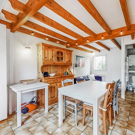 2 Bedroom Lovely In Saint-georges-de-didon Сasa de vacaciones Saint-Georges-de-Didonne